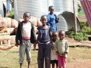 Chudé děti v Ugandě