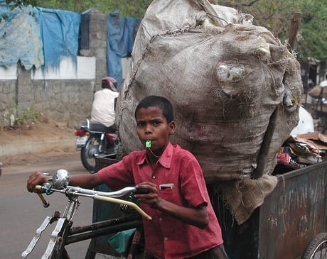 Mnoho dětí nemá v Bangladéši kvůli práci čas chodit do školy.