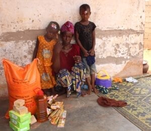 Mnoho chudých rodin srazila pandemie do naprosté bídy. Potravinová pomoc pro ně byla odrazovým můstkem od dna.