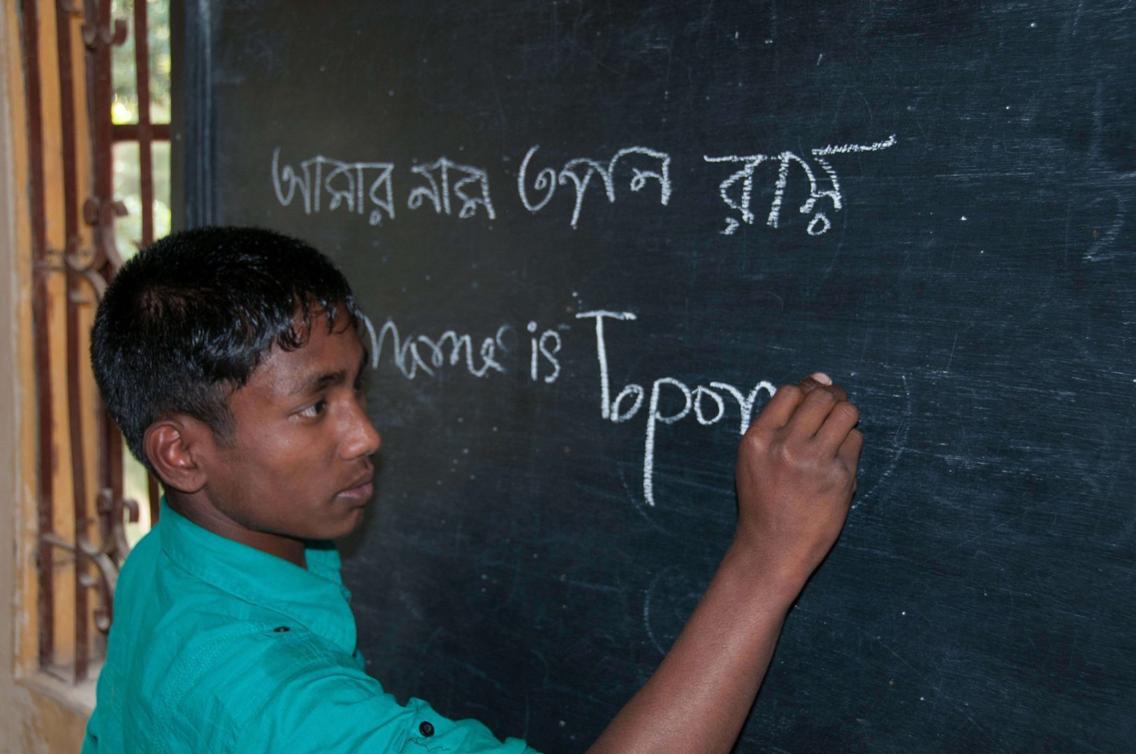 Díky dárcům a dálkové adopci mohou děti z Bangladéšských slumů chodit do školy.
