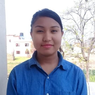Nepálská vysokoškolačka Smriti Thapa Magar k dálkové adopci.