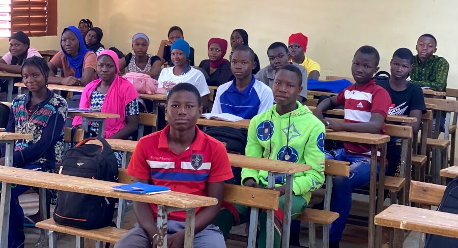 Škola organizace International Needs v Burkině Faso přijímá děti bez ohledu na jejich náboženské vyznání, sociální zázemí nebo majetek.