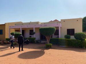 Celkový pohled na část Školy Dobré zprávy v Bobo-Dioulasso.