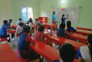 Služba duchovního pracovníka Ratana má zázemí v nově postavené škole organizace International Needs.