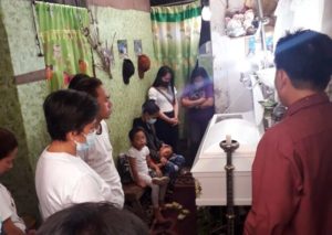 Díky svým pohřebním službám může být pastor Francisco nablízku truchlícím lidem.