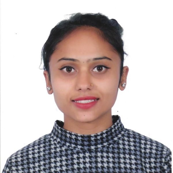 Nepálská vysokoškolačka Smriti Dhakal k dálkové adopci.