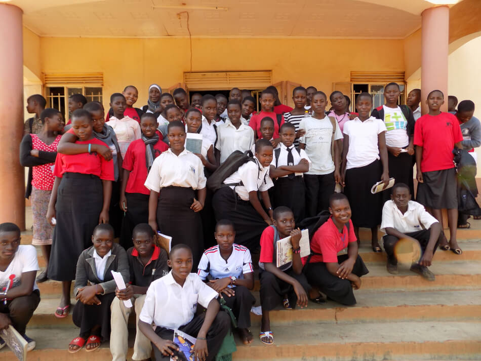 Děti v Ugandě se po 20 měsících coronavirové přestávky vrátily do školy.