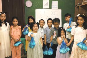 Balíček do ruky pro každé dítě.