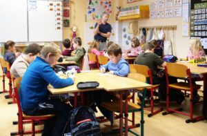 Děti plní samostatný úkol.