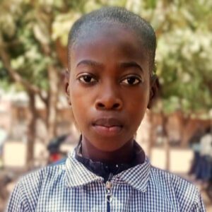 Amade je ve škole moc rád, i když musí denně ujít 7 km tam i zpět.