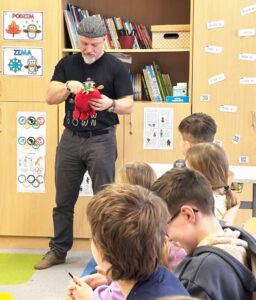 Lektoři zpestřují programy i různými scénkami a převleky.