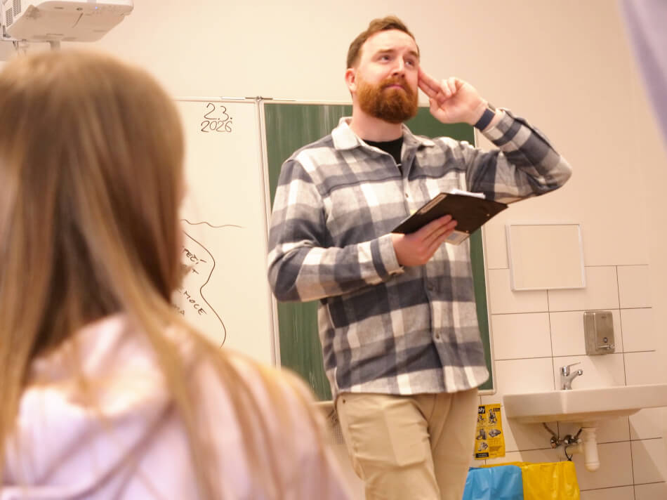 Lektor Vojtěch Černý při programu na téma Sexualita.