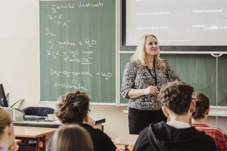 Jak si poradit s problémy a těžkými situacemi – o tom si povídají dneska i v této třidě.