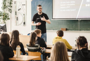 Zde mají na programu úskalí online světa.